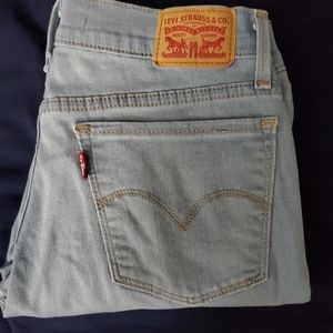 710 Levi's skinny jeans